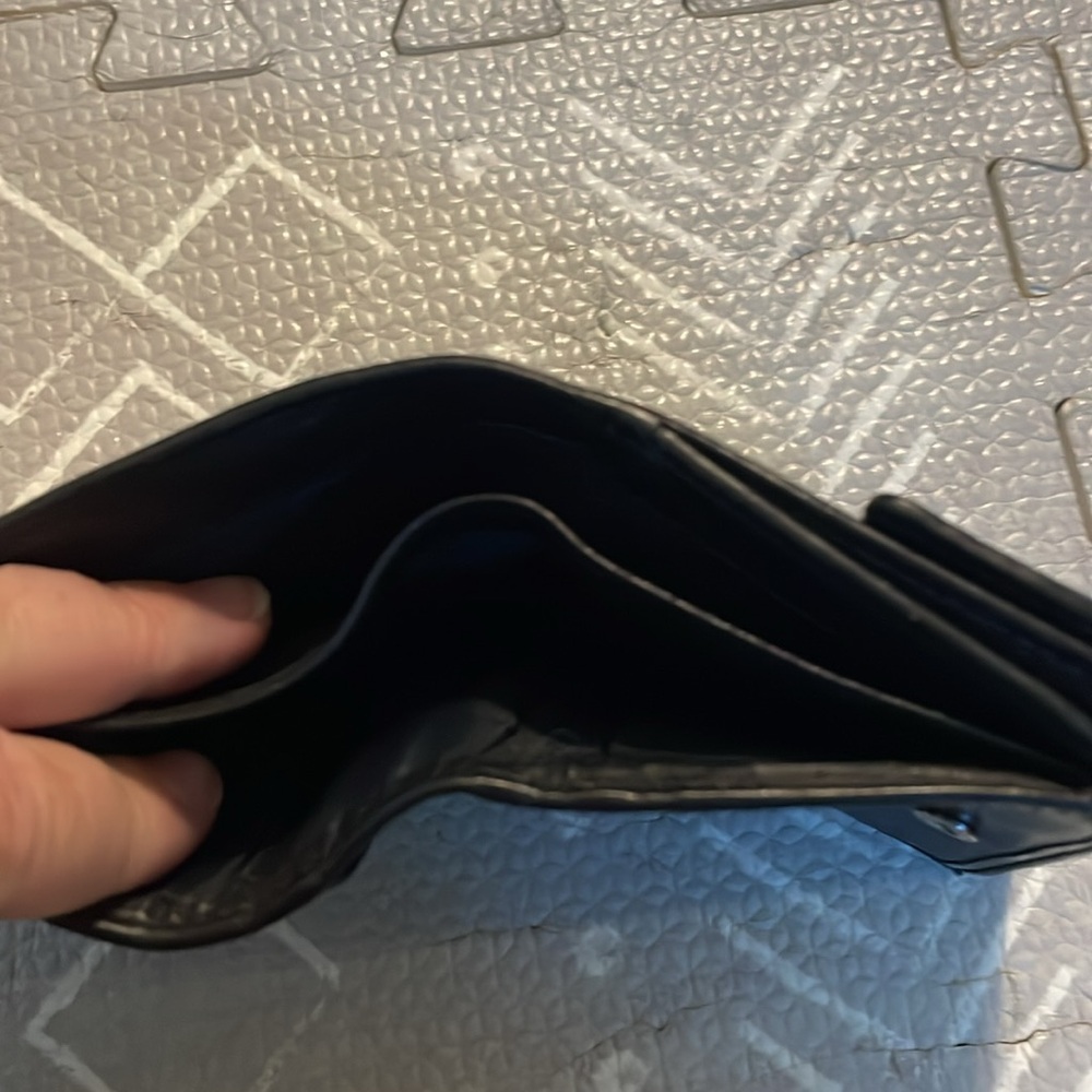 Small coach wallet- Excellent used condition - Picture 4 of 5